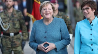 Ангела Меркел управлява Германия вече 16 години толкова дълго