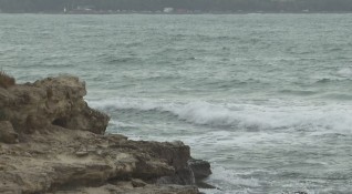 Издирването на 48 годишния мъж който изчезна в морето край Каварна