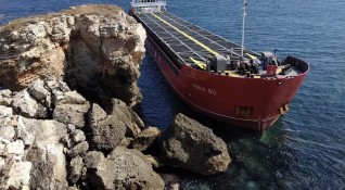 Вината за създалата се ситуация със заседналия кораб край Камен