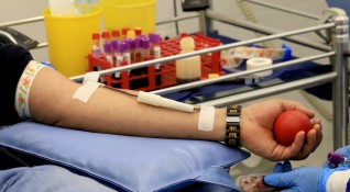 Пациенти отказват кръвопреливане от хора ваксинирани срещу COVID 19 като
