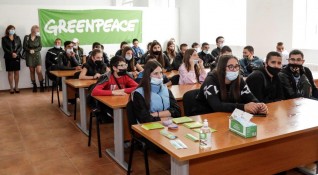 Грийнпийс България дари соларна лаборатория която ще е достъпна