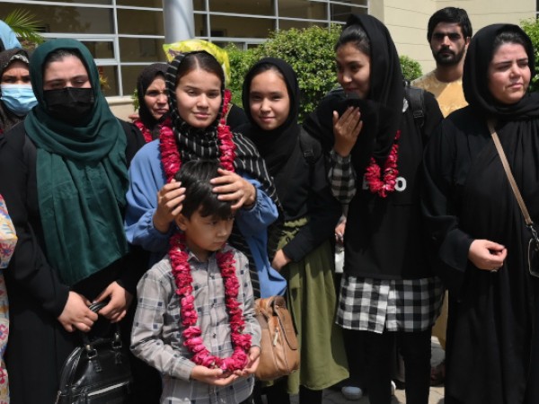 Афганистанка е била запалена от талибаните, защото останали недоволни от