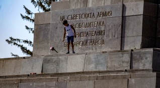 За опасен обяви кметът на район Средец Трайчо Трайков Паметникът