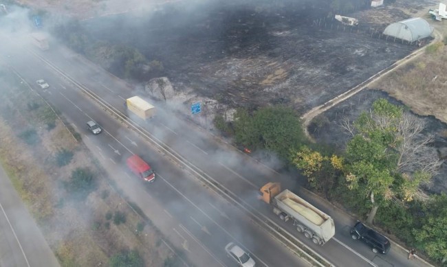 Пожар избухна до летището в Стара Загора