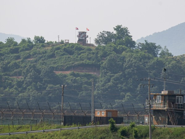 Северна и Южна Корея възстановиха тази сутрин горещите комуникационни линии