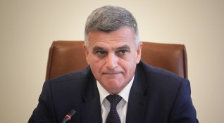 Със заповед на министър председателя Стефан Янев са освободени трима заместник министри Това