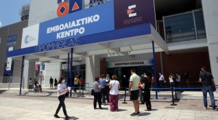 Ваксинираните в Гърция да могат да се движат абсолютно свободно
