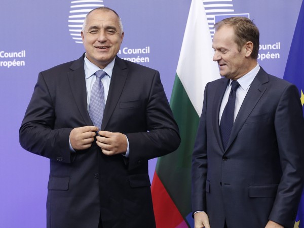 България е в състояние на хаос и свободно падане след