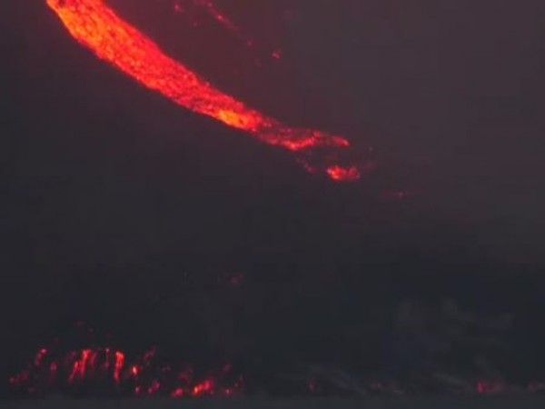 На вулкана Кумбре Виеха се е отворил нов кратер. Това