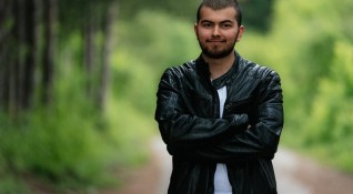 20 годишният писател Иво Христов известен като българският Стивън Кинг очаква