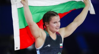 Биляна Дудова спечели първа световна титла по борба като на