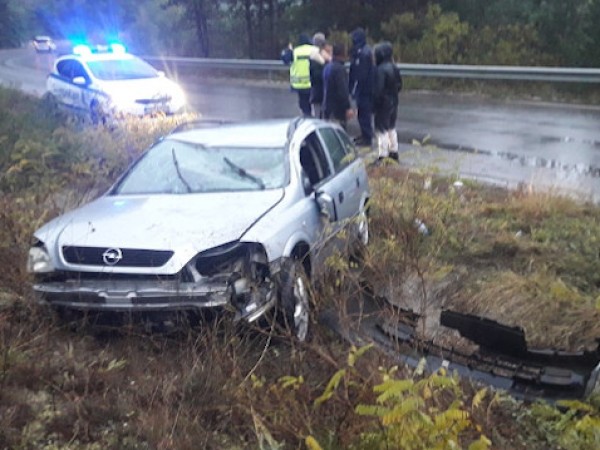 Лек автомобил "Опел" е самокатастрофирал тази сутрин на пътя Банско-Гоце
