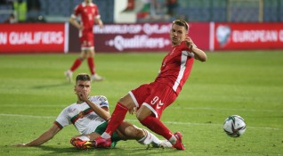 България допусна тежка загуба с 1 3 при гостуването си на