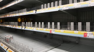 През уикенда британските супермаркети се сблъскаха с приток на купувачи