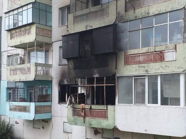 Разследващите имат съмнения, че пожарът в блока във Варна, при