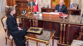 За първи в историята Тунис ще има жена за премиер