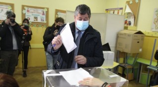 Лидерът на ДБ Христо Иванов ще покани кандидатът за депутат