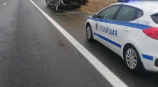 Шофьор на автобус обърна возилото в канавката на магистрала Тракия