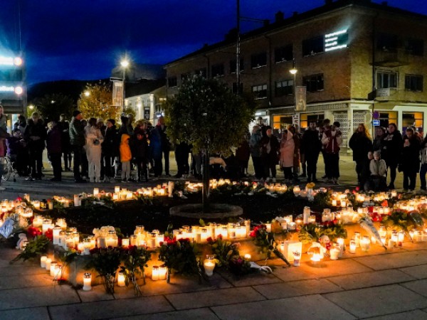 Полицията в Норвегия разглежда атаката с лък, при която загинаха
