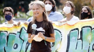 Шведската активистка Грета Тунберг се показа в необичайна светлина Тийнейджърката