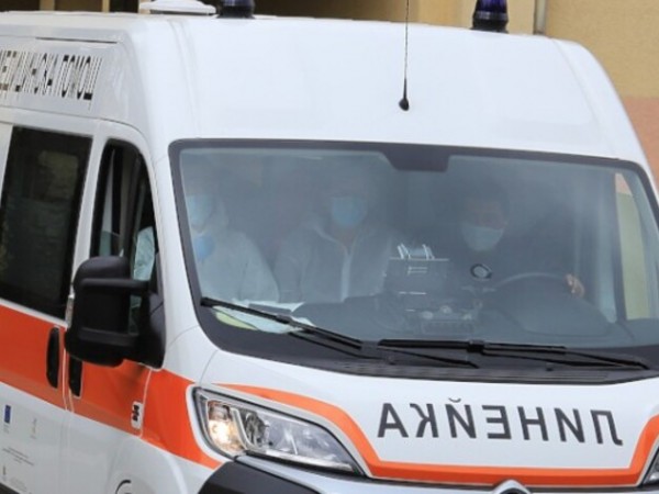 ТИР с молдовска регистрация се е забил в лек автомобил