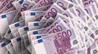 Митничари откриха 100 000 недекларирани евро при проверка на товарен