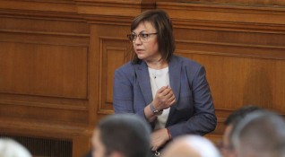 Лидерът на БСП Корнелия Нинова се обяви за нова ядрена