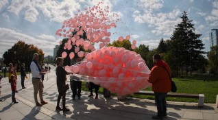 Снимка Димитър Кьосемарлиев Dnes bg1200 розови балони полетяха край НДК близо