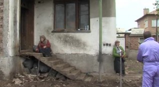 Историята на две незрящи жени от пазарджишко село останали без