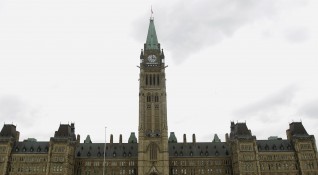 Канадските парламентаристи ще трябва да бъдат ваксинирани срещу коронавирус за