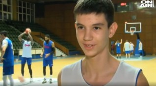 14 годишен ученик от Бургас е най младият състезател в родното първенство