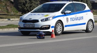 Затруднено е движението по пътя Асеновград Пловдив заради катастрофа съобщиха от