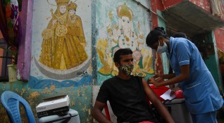В Индия днес беше поставена милиардната доза ваксина срещу COVID 19 Още