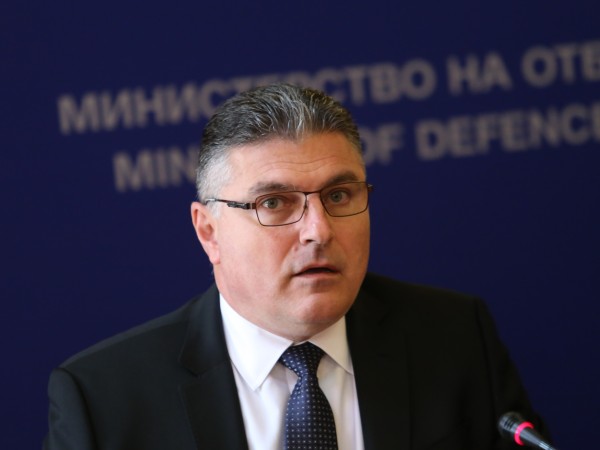 Министърът на отбраната Георги Панайотов призова военнослужещите от българската армия