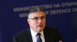 Министърът на отбраната Георги Панайотов призова военнослужещите от българската армия