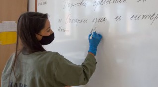 Близо 35 от българските учители казват че биха напуснали системата