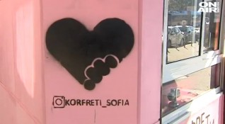 Недоволство в София срещу гофрети с необичайна форма Десертът предизвика