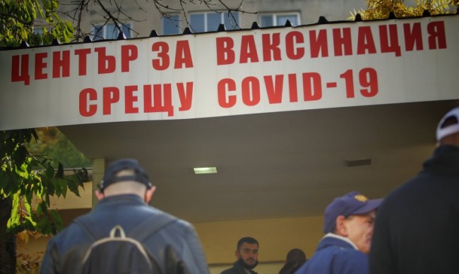 Над 150 ваксинирани до обяд в „Св. Анна“ в София