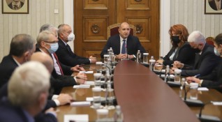 Президентът Румен Радев свика служебните министри на Дондуков 2 заради разпространението
