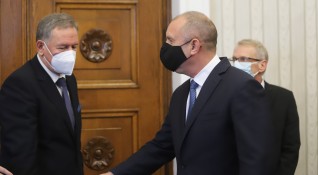 Здравният министър Стойчо Кацаров предложи пред президента план за връщане