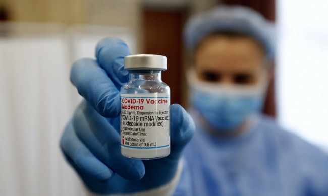 ЕМА: Бустерна доза може да се поставя и от ваксината на "Модерна"