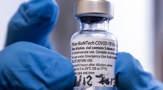 Учени свързват ваксините на Пфайзер и на АстраЗенека със седем
