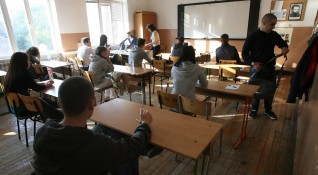 Синдикат Образование настоява за 15 скок на учителските заплати през