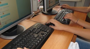 Учениците в община Петрич преминават изцяло на дистанционно обучение съобщиха