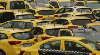 Националният таксиметров синдикат ще проведе два протеста пред Столичната община