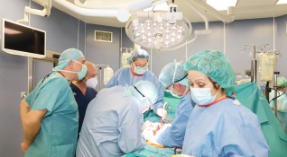 Специалисти от Военномедицинска академия ВМА извършиха нова чернодробна трансплантация която