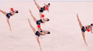 Българският ансамбъл по художествена гимнастика се завърна в София след