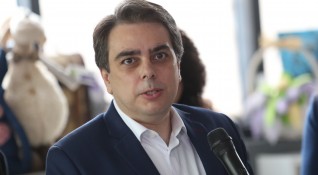 Съпредседателят на Продължаваме промяната Асен Василев предизвика лидера на ГЕРБ