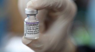 Хората които са напълно ваксинирани срещу COVID но са заразени