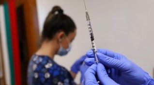 САЩ разрешиха използването на ваксината срещу COVID 19 разработена съвместно от